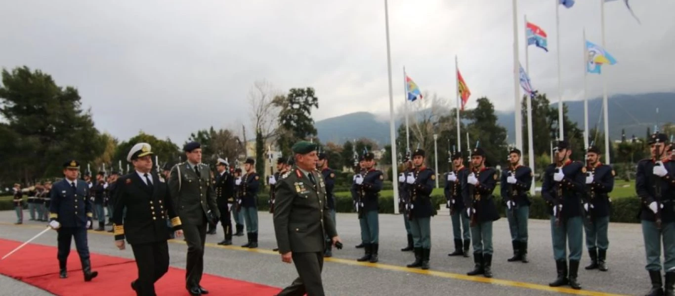 Ανέλαβε τα καθήκοντά του ο νέος Α/ΓΕΕΘΑ - Η υποδοχή του από την στρατιωτική ηγεσία (φωτό)